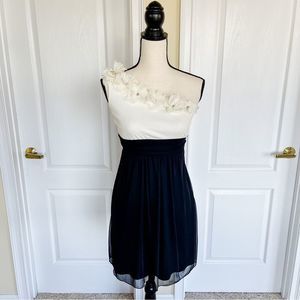 B.Darlin Size 3/4 Contrast Black White One Sleeve‎ Flower Neckline Dress